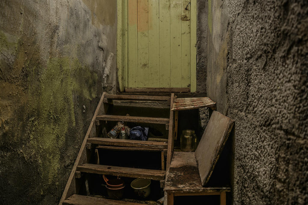 ulaz u zgradu dječjeg kampa